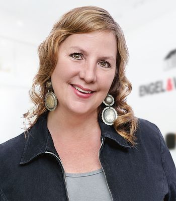 Portrait of Dolly Nickerson, Livingston Advisor | REALTOR®.